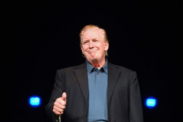 Ngày này rồi cũng đến, Donald Trump bỗng dưng đổi kiểu tóc huyền thoại khiến dân tình hào hứng Ngày này rồi cũng đến, Donald Trump bỗng dưng đổi kiểu tóc huyền thoại khiến dân tình hào hứng