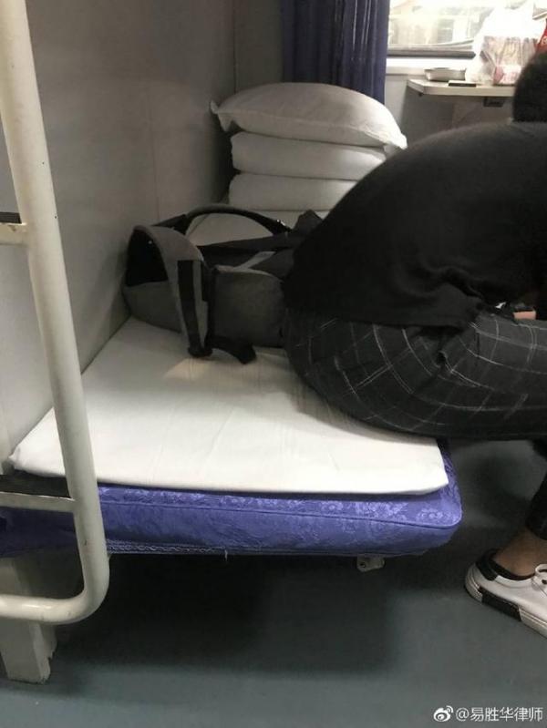 Xin đổi chỗ trên tàu xe: Lòng tốt là bắt buộc hay lựa chọn? Xin đổi chỗ trên tàu xe: Lòng tốt là bắt buộc hay lựa chọn?
