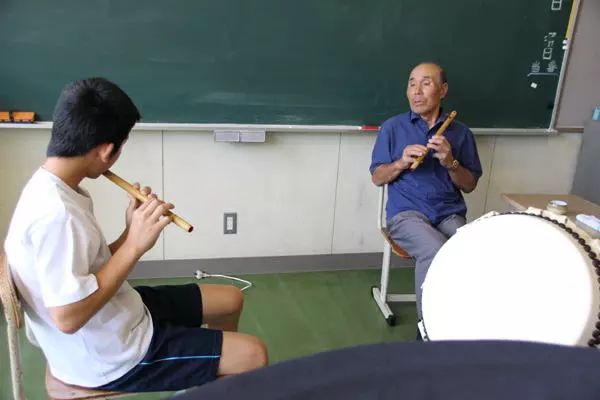 Ngôi trường Nhật Bản chỉ có một học sinh, ngày cậu trai tốt nghiệp cũng là ngày trường đóng cửa Ngôi trường Nhật Bản chỉ có một học sinh, ngày cậu trai tốt nghiệp cũng là ngày trường đóng cửa