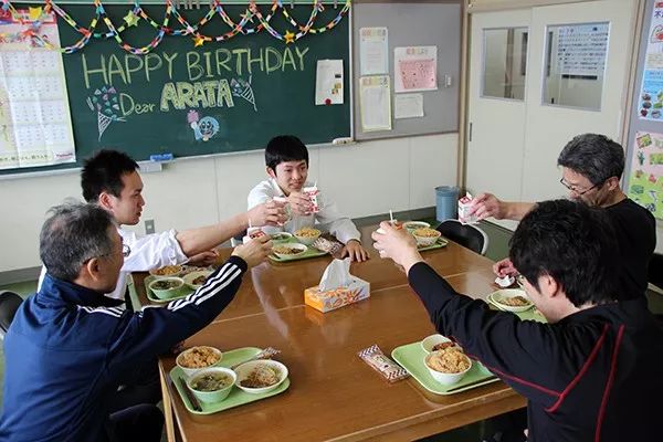 Ngôi trường Nhật Bản chỉ có một học sinh, ngày cậu trai tốt nghiệp cũng là ngày trường đóng cửa Ngôi trường Nhật Bản chỉ có một học sinh, ngày cậu trai tốt nghiệp cũng là ngày trường đóng cửa