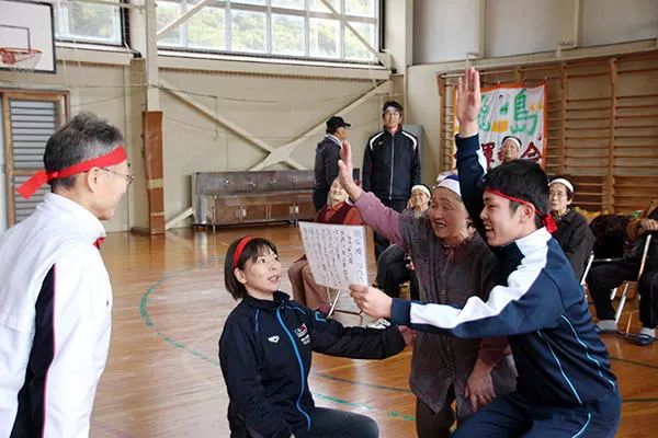 Ngôi trường Nhật Bản chỉ có một học sinh, ngày cậu trai tốt nghiệp cũng là ngày trường đóng cửa Ngôi trường Nhật Bản chỉ có một học sinh, ngày cậu trai tốt nghiệp cũng là ngày trường đóng cửa