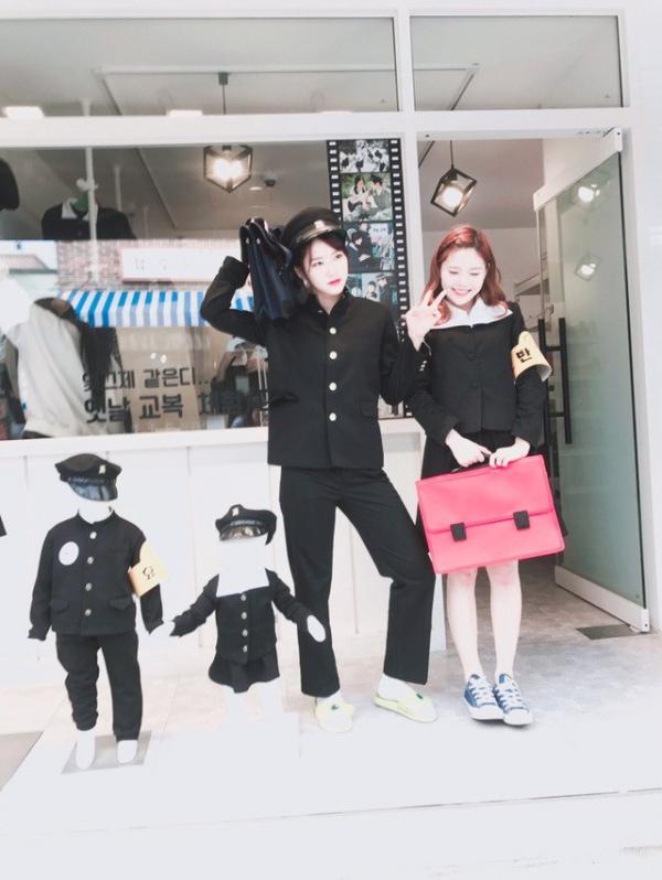 Một nữ idol nổi rần rần nhờ câu trả lời cực ngầu khi bị fan nam kém duyên bắt gọi 'Oppa' Một nữ idol nổi rần rần nhờ câu trả lời cực ngầu khi bị fan nam kém duyên bắt gọi 'Oppa'