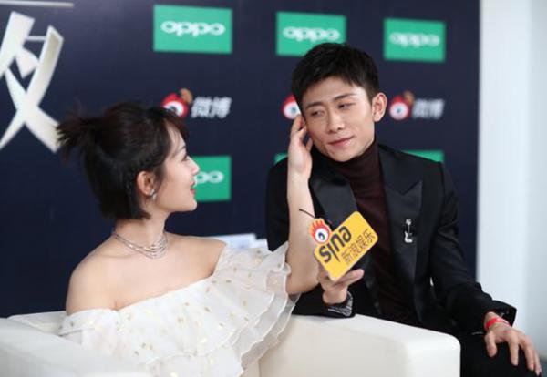 Phản ứng chẳng ai ngờ của Dương Tử khi Trương Nhất Sơn hỏi vì sao không thể làm bạn gái mình Phản ứng chẳng ai ngờ của Dương Tử khi Trương Nhất Sơn hỏi vì sao không thể làm bạn gái mình