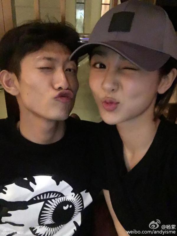 Phản ứng chẳng ai ngờ của Dương Tử khi Trương Nhất Sơn hỏi vì sao không thể làm bạn gái mình Phản ứng chẳng ai ngờ của Dương Tử khi Trương Nhất Sơn hỏi vì sao không thể làm bạn gái mình