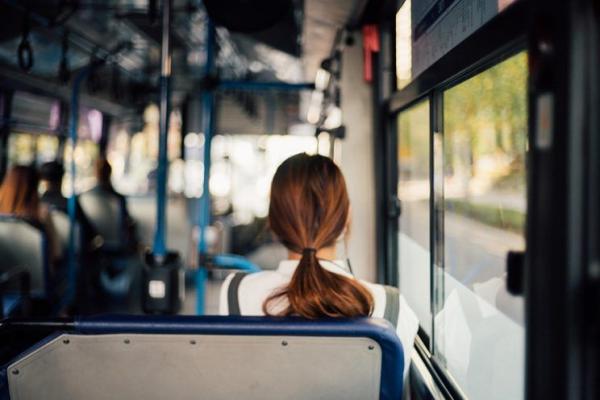 Nhật cảnh báo các kiểu quấy rối phụ nữ phổ biến trên tàu điện ngầm, nhiều kiểu cực kì biến thái Nhật cảnh báo các kiểu quấy rối phụ nữ phổ biến trên tàu điện ngầm, nhiều kiểu cực kì biến thái