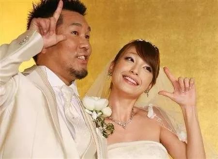 Aoi Yu kết hôn với diễn viên hài xấu nhất Nhật Bản, fan từ shock đến cảm động khi nghe nữ thần chia sẻ lý do Aoi Yu kết hôn với diễn viên hài xấu nhất Nhật Bản, fan từ shock đến cảm động khi nghe nữ thần chia sẻ lý do