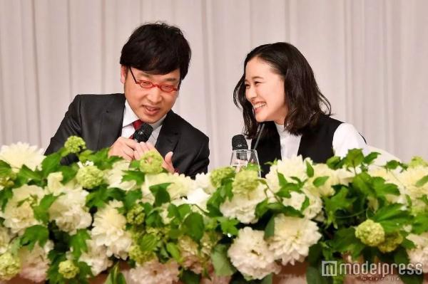 Aoi Yu kết hôn với diễn viên hài xấu nhất Nhật Bản, fan từ shock đến cảm động khi nghe nữ thần chia sẻ lý do Aoi Yu kết hôn với diễn viên hài xấu nhất Nhật Bản, fan từ shock đến cảm động khi nghe nữ thần chia sẻ lý do
