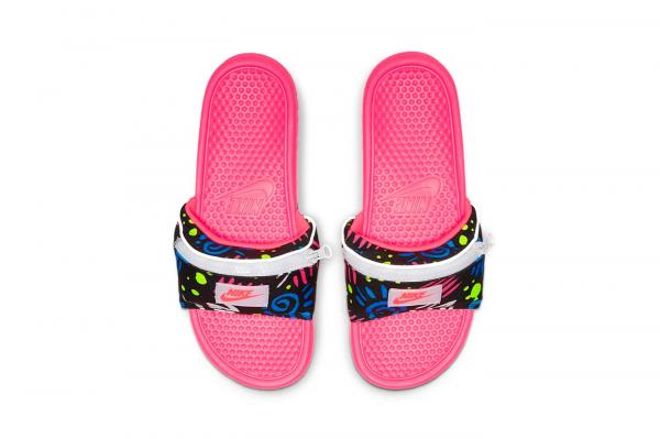 Nike tung ra siêu phẩm 'dép Slides kèm túi', dân tình ngán ngẩm 'có khác gì dép đi nhà tắm không?!' Nike tung ra siêu phẩm 'dép Slides kèm túi', dân tình ngán ngẩm 'có khác gì dép đi nhà tắm không?!'