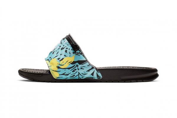 Nike tung ra siêu phẩm 'dép Slides kèm túi', dân tình ngán ngẩm 'có khác gì dép đi nhà tắm không?!' Nike tung ra siêu phẩm 'dép Slides kèm túi', dân tình ngán ngẩm 'có khác gì dép đi nhà tắm không?!'