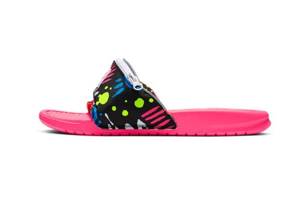 Nike tung ra siêu phẩm 'dép Slides kèm túi', dân tình ngán ngẩm 'có khác gì dép đi nhà tắm không?!' Nike tung ra siêu phẩm 'dép Slides kèm túi', dân tình ngán ngẩm 'có khác gì dép đi nhà tắm không?!'