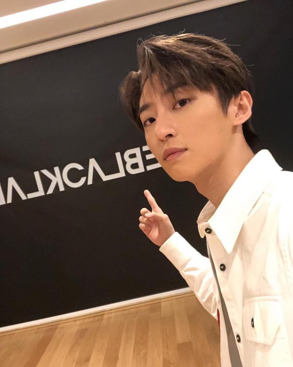 R.Tee - Producer đẹp hơn hoa, hotboy mới trong truyền thuyết của nhà YG là ai? R.Tee - Producer đẹp hơn hoa, hotboy mới trong truyền thuyết của nhà YG là ai?
