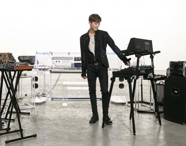 R.Tee - Producer đẹp hơn hoa, hotboy mới trong truyền thuyết của nhà YG là ai? R.Tee - Producer đẹp hơn hoa, hotboy mới trong truyền thuyết của nhà YG là ai?