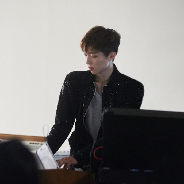 R.Tee - Producer đẹp hơn hoa, hotboy mới trong truyền thuyết của nhà YG là ai? R.Tee - Producer đẹp hơn hoa, hotboy mới trong truyền thuyết của nhà YG là ai?
