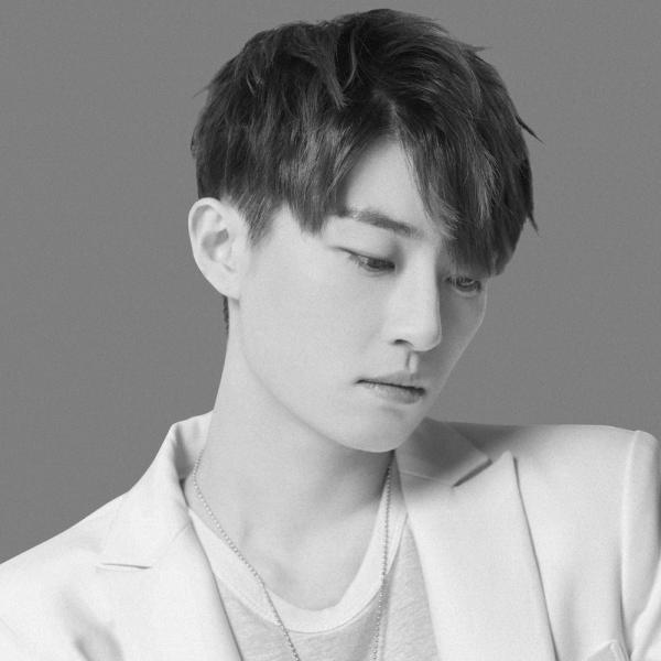 R.Tee - Producer đẹp hơn hoa, hotboy mới trong truyền thuyết của nhà YG là ai? R.Tee - Producer đẹp hơn hoa, hotboy mới trong truyền thuyết của nhà YG là ai?