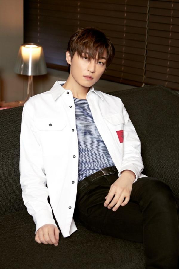 R.Tee - Producer đẹp hơn hoa, hotboy mới trong truyền thuyết của nhà YG là ai? R.Tee - Producer đẹp hơn hoa, hotboy mới trong truyền thuyết của nhà YG là ai?