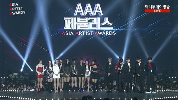 Tất tần tật bí kíp 'đu idol' siêu tiết kiệm và thành công cho hội fangirl tại lễ trao giải AAA 2019 Tất tần tật bí kíp 'đu idol' siêu tiết kiệm và thành công cho hội fangirl tại lễ trao giải AAA 2019