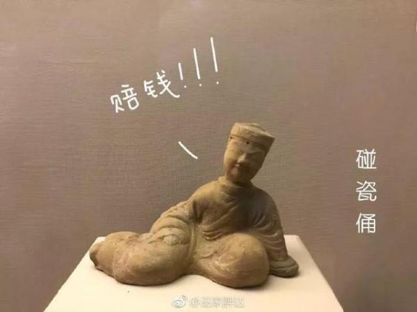 Người xưa hẳn phải có khiếu hài hước phi phàm khi tạc nên những bức tượng 'khó đỡ' này Người xưa hẳn phải có khiếu hài hước phi phàm khi tạc nên những bức tượng 'khó đỡ' này
