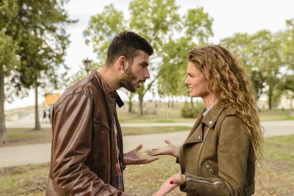 Gaslighting: Vì sao phụ nữ lại chọn ở lại và yêu tha thiết những kẻ lạm dụng cảm xúc của họ? Gaslighting: Vì sao phụ nữ lại chọn ở lại và yêu tha thiết những kẻ lạm dụng cảm xúc của họ?