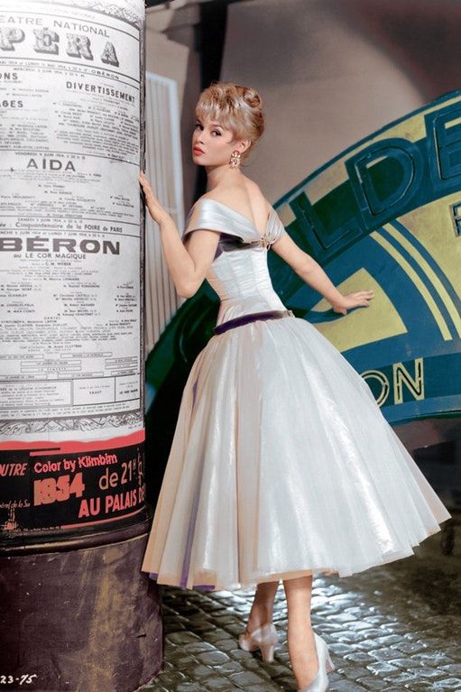 Chúa đã tạo ra đàn bà nhưng Quỷ dữ lại sinh ra Brigitte Bardot Chúa đã tạo ra đàn bà nhưng Quỷ dữ lại sinh ra Brigitte Bardot