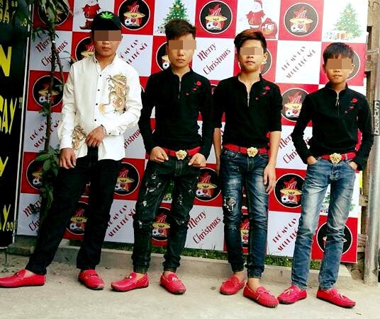 Dân mạng cùng khắc hoạ chân dung một 'trẩu tre chính hiệu' trên Facebook Dân mạng cùng khắc hoạ chân dung một 'trẩu tre chính hiệu' trên Facebook