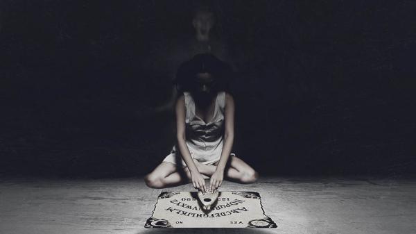 Những án mạng có thật gây ra bởi trò chơi tâm linh nguy hiểm nhất thế giới: Bảng cầu cơ Ouija Những án mạng có thật gây ra bởi trò chơi tâm linh nguy hiểm nhất thế giới: Bảng cầu cơ Ouija