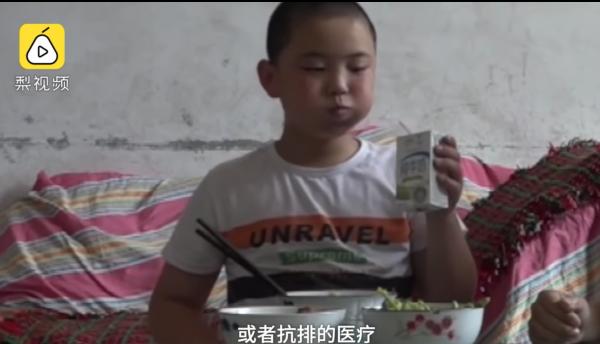 Cậu bé Trung Quốc 11 tuổi mỗi ngày ăn 5 bữa để tăng hơn 15 ký vì mục đích cứu sống bố Cậu bé Trung Quốc 11 tuổi mỗi ngày ăn 5 bữa để tăng hơn 15 ký vì mục đích cứu sống bố