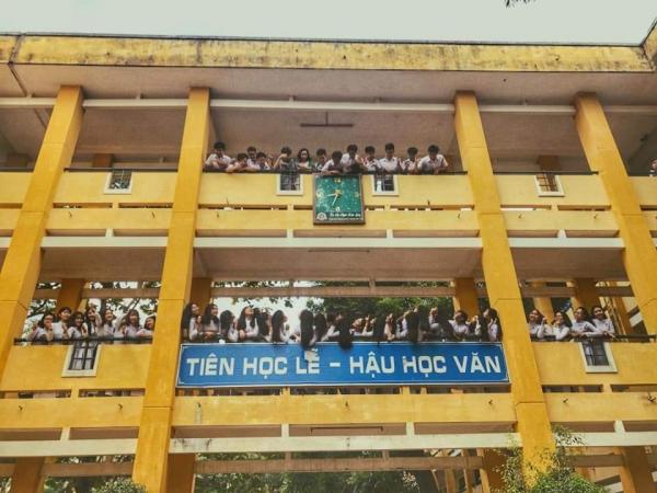 Cả lớp dán tờ rơi in hình lớp trưởng: Cứ tưởng mất tích, hóa ra là để cả thế giới cùng chúc mừng sinh nhật nàng Cả lớp dán tờ rơi in hình lớp trưởng: Cứ tưởng mất tích, hóa ra là để cả thế giới cùng chúc mừng sinh nhật nàng