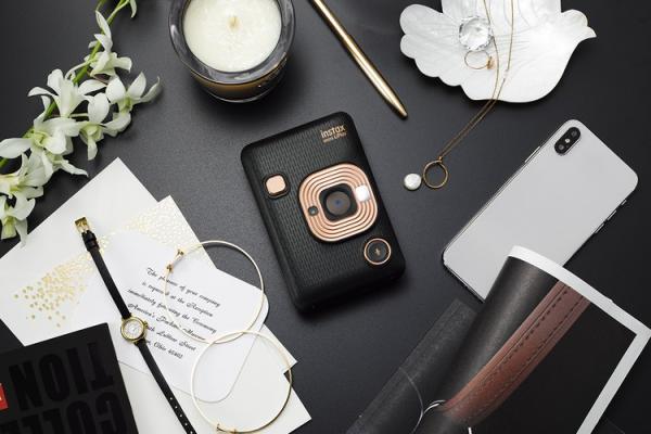 Fujifilm cho ra mắt máy chụp ảnh lấy liền có thể thu được cả âm thanh Fujifilm cho ra mắt máy chụp ảnh lấy liền có thể thu được cả âm thanh