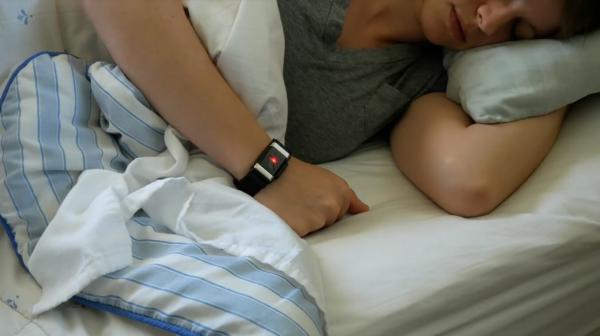 Vòng tay có chức năng... giật điện chủ nhân nếu phát hiện bạn ăn quá nhiều Vòng tay có chức năng... giật điện chủ nhân nếu phát hiện bạn ăn quá nhiều