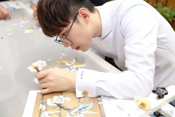Long Tử Gia - Tổng tài 24 tuổi của ngành thiết kế trang sức đang khuynh đảo giới giải trí Hoa ngữ Long Tử Gia - Tổng tài 24 tuổi của ngành thiết kế trang sức đang khuynh đảo giới giải trí Hoa ngữ