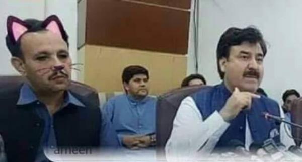 Chính phủ Pakistan vô tình bật hiệu ứng 'mèo cute' khi đang livestream trên Facebook khiến cả thế giới 'cười ngất' Chính phủ Pakistan vô tình bật hiệu ứng 'mèo cute' khi đang livestream trên Facebook khiến cả thế giới 'cười ngất'