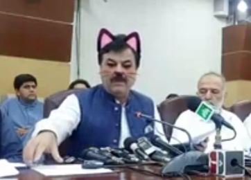 Chính phủ Pakistan vô tình bật hiệu ứng 'mèo cute' khi đang livestream trên Facebook khiến cả thế giới 'cười ngất' Chính phủ Pakistan vô tình bật hiệu ứng 'mèo cute' khi đang livestream trên Facebook khiến cả thế giới 'cười ngất'