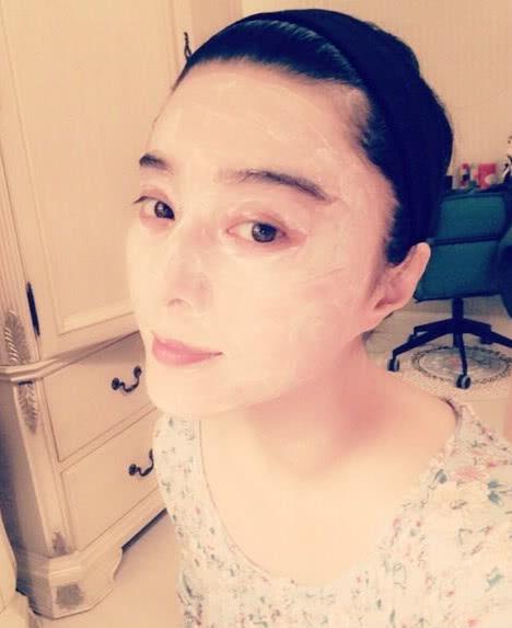 Kiên trì đắp 16 nghìn mask dưỡng da trong 20 năm, đây là mặt mộc khó tin của Phạm Băng Băng bây giờ Kiên trì đắp 16 nghìn mask dưỡng da trong 20 năm, đây là mặt mộc khó tin của Phạm Băng Băng bây giờ