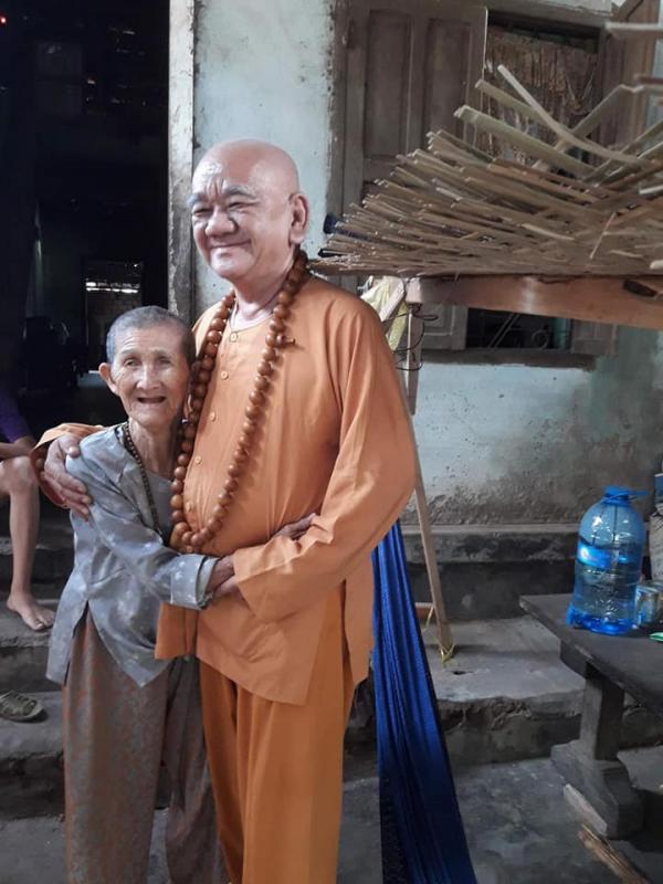 Sư thầy được gọi là Phật Di Lặc tái thế vì gương mặt phúc hậu, hiền lành Sư thầy được gọi là Phật Di Lặc tái thế vì gương mặt phúc hậu, hiền lành