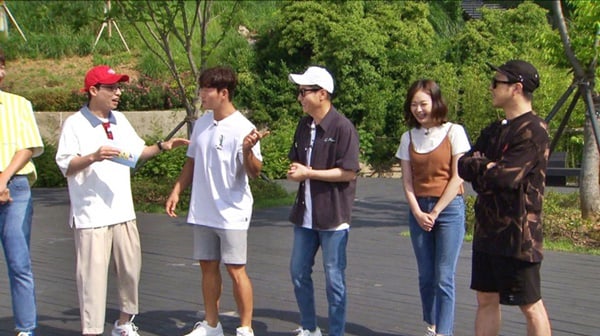 'MC quốc dân' Yoo Jae Suk xin lỗi Jeon So Min vì không thể thu xếp đối tượng hẹn hò cho cô 'MC quốc dân' Yoo Jae Suk xin lỗi Jeon So Min vì không thể thu xếp đối tượng hẹn hò cho cô