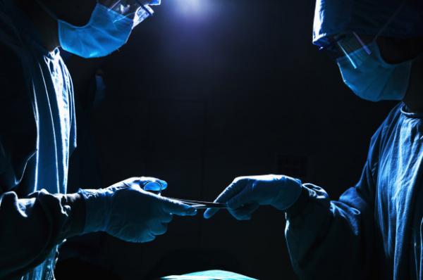 Đằng sau câu nói đùa 'Bán thận kiếm tiền' là thực trạng săn cướp nội tạng dã man cho thị trường chợ đen Đằng sau câu nói đùa 'Bán thận kiếm tiền' là thực trạng săn cướp nội tạng dã man cho thị trường chợ đen