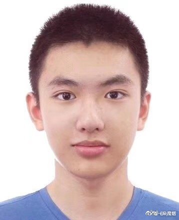Thủ khoa đại học ở Trung Quốc: Được khen giống Ngô Diệc Phàm, dòng dõi trâm anh nghe thôi cũng choáng Thủ khoa đại học ở Trung Quốc: Được khen giống Ngô Diệc Phàm, dòng dõi trâm anh nghe thôi cũng choáng
