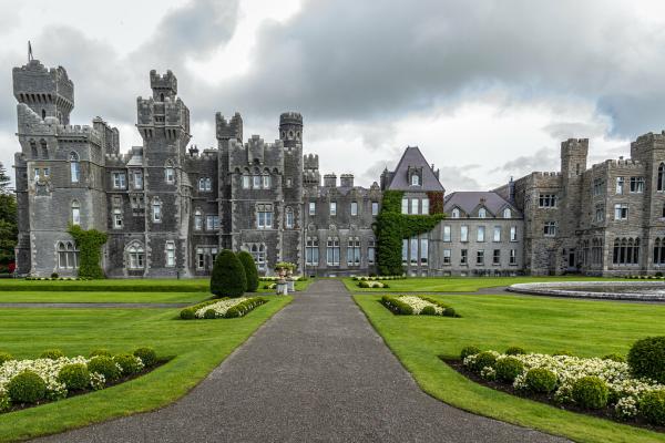 Trương Nhược Quân - Đường Nghệ Hân kết hôn tại lâu đài 700 tuổi ở Ireland? Trương Nhược Quân - Đường Nghệ Hân kết hôn tại lâu đài 700 tuổi ở Ireland?