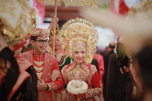 Ngắm nhìn các cô dâu trên khắp thế giới lộng lẫy trong ngày cưới Ngắm nhìn các cô dâu trên khắp thế giới lộng lẫy trong ngày cưới