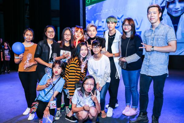 Hơn 1 năm không thèm tung sản phẩm mới, e-kip của Sơn Tùng đang tự tin thái quá? Hơn 1 năm không thèm tung sản phẩm mới, e-kip của Sơn Tùng đang tự tin thái quá?