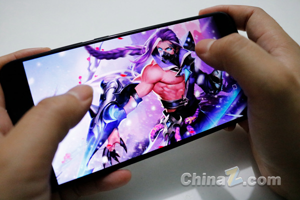 Gia đình bá đạo: Con bận ôn thi không chơi game được, mẹ thay con chơi game giữ account Gia đình bá đạo: Con bận ôn thi không chơi game được, mẹ thay con chơi game giữ account