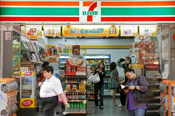 Trót phải lòng cô nhân viên cửa hàng tiện lợi, anh trai ngày nào cũng mua cà phê uống đến nỗi bị tiểu đường Trót phải lòng cô nhân viên cửa hàng tiện lợi, anh trai ngày nào cũng mua cà phê uống đến nỗi bị tiểu đường
