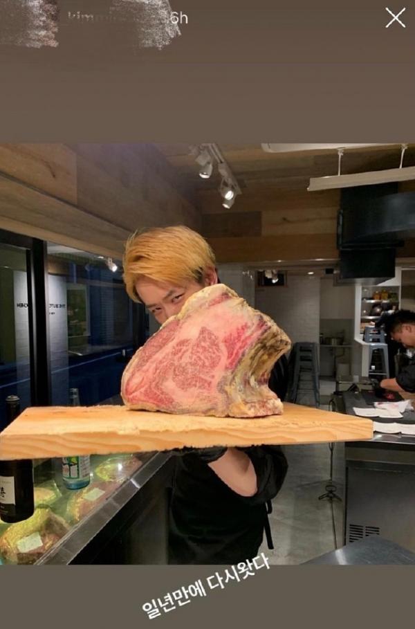 Hoàng Tử Thao lộ ảnh đi chơi cùng bạn gái ở Tokyo, dáng vẻ độc thân bận giảm cân chỉ để qua mặt fan? Hoàng Tử Thao lộ ảnh đi chơi cùng bạn gái ở Tokyo, dáng vẻ độc thân bận giảm cân chỉ để qua mặt fan?