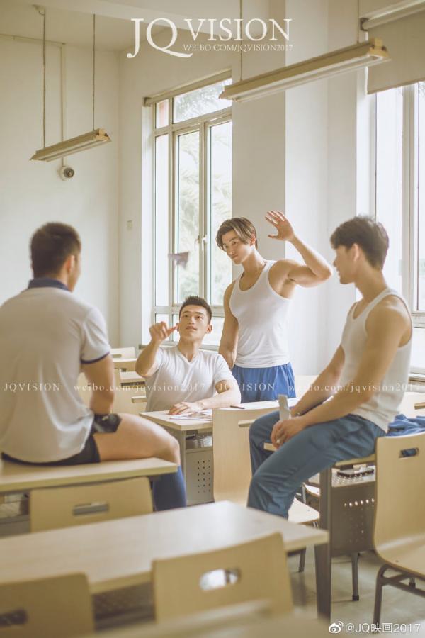 Bộ ảnh khoe body trong KTX của nam sinh Đại học thể thao Thượng Hải khiến hội chị em quyết tâm... thi lại ĐH Bộ ảnh khoe body trong KTX của nam sinh Đại học thể thao Thượng Hải khiến hội chị em quyết tâm... thi lại ĐH