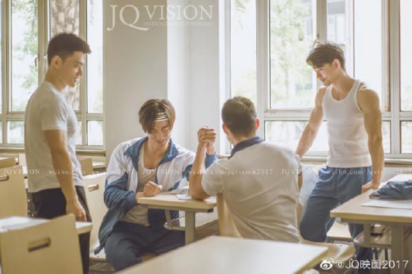 Bộ ảnh khoe body trong KTX của nam sinh Đại học thể thao Thượng Hải khiến hội chị em quyết tâm... thi lại ĐH Bộ ảnh khoe body trong KTX của nam sinh Đại học thể thao Thượng Hải khiến hội chị em quyết tâm... thi lại ĐH