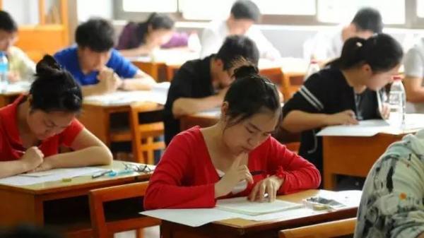 Đề thi văn đại học Trung Quốc: Đúng là cường quốc ngôn tình, đến đề thi cũng tinh hoa cỡ này Đề thi văn đại học Trung Quốc: Đúng là cường quốc ngôn tình, đến đề thi cũng tinh hoa cỡ này