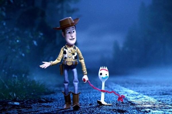 Lần đầu công chiếu sau 18 năm, 'Spirited Away' đánh bại 'Toy Story 4' tại các phòng vé Trung Quốc Lần đầu công chiếu sau 18 năm, 'Spirited Away' đánh bại 'Toy Story 4' tại các phòng vé Trung Quốc