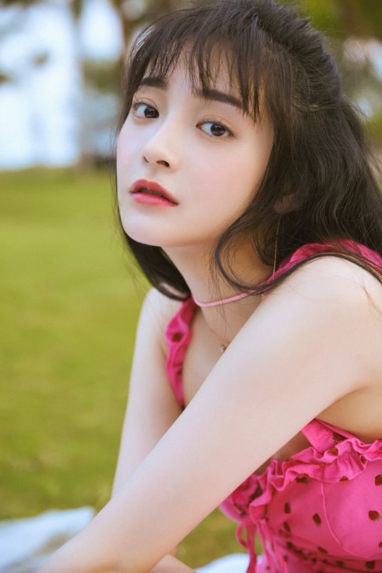 Chu Khiết Quỳnh: Từ 'bạn gái tin đồn Vương Tư Thông' đến idol ăn nói kém duyên, chuyên mặc hàng fake Chu Khiết Quỳnh: Từ 'bạn gái tin đồn Vương Tư Thông' đến idol ăn nói kém duyên, chuyên mặc hàng fake