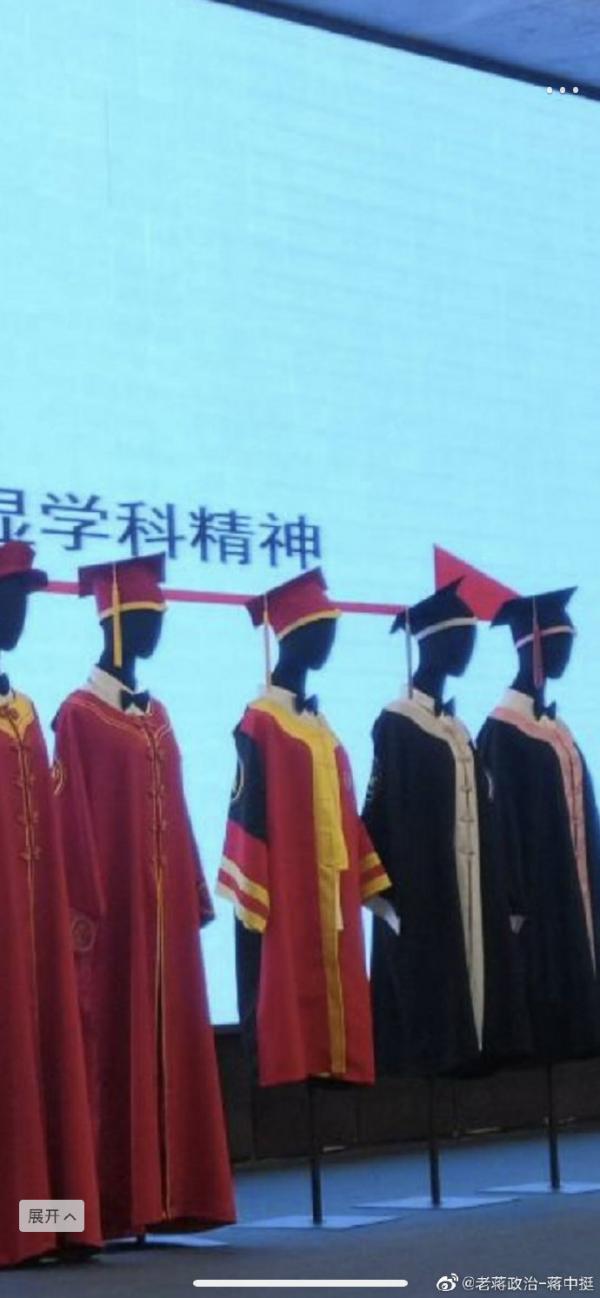 Sinh viên Trung Quốc khóc ròng khi đồ tốt nghiệp thiết kế mừng thanh xuân lại hệt như đồ liệm Sinh viên Trung Quốc khóc ròng khi đồ tốt nghiệp thiết kế mừng thanh xuân lại hệt như đồ liệm