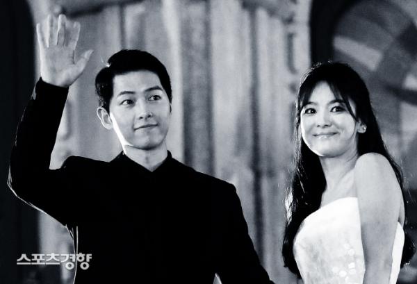Quẻ bói chấn động về Song - Song của nhà tử vi nổi tiếng bị 'đào lại' giữa tâm bão ly hôn Quẻ bói chấn động về Song - Song của nhà tử vi nổi tiếng bị 'đào lại' giữa tâm bão ly hôn